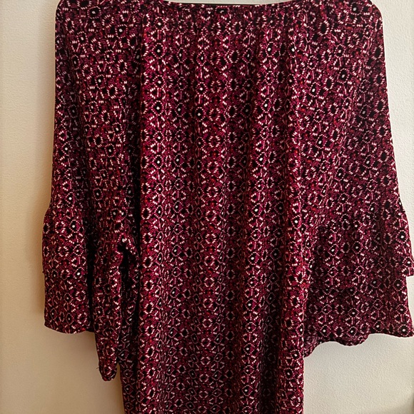 Roz and Ali Women's  Patterned Top - Picture 2 of 4